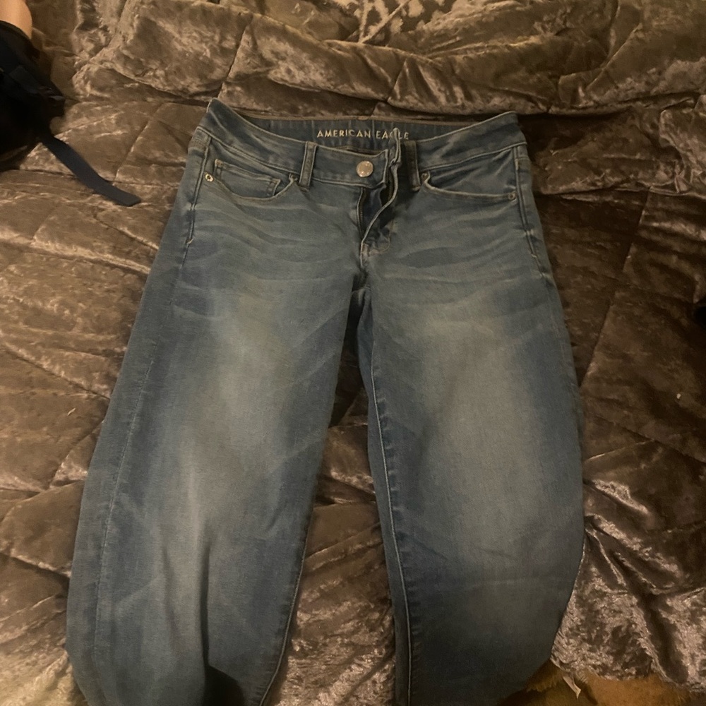 American Eagle size 6 mid rise NE(X)T LEVEL STRETCH jeans